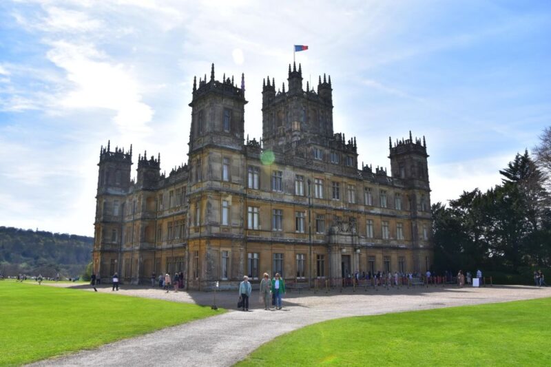 Private Downton Abbey Day Tour, including Pub Lunch - Behind-the-Scenes Secrets Shared by Expert Guides