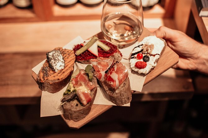 Private Drinks & Bites in Cannaregio Tour - Crossing the Unusual Ponte de Chiodo