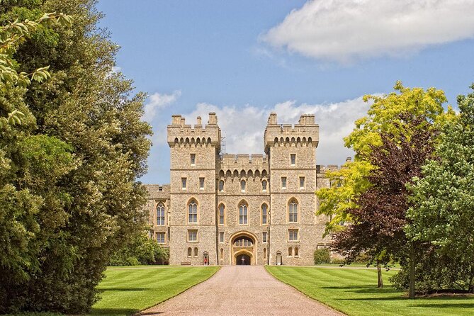 Private driver guided tours Windsor castle Stonehenge - Key Points