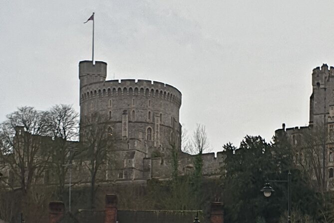 Private driver guided tours Windsor castle Stonehenge - Logistics: Meeting Point and Timing