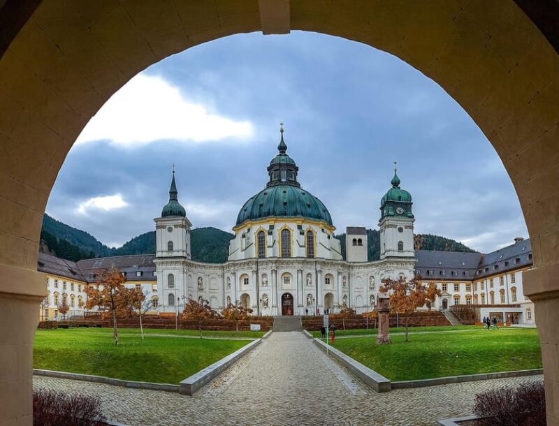 Private driver: Munich to Neuschwanstein, Linderhof & Ettal - Munich to Neuschwanstein: Convenience and Comfort with a Private Driver