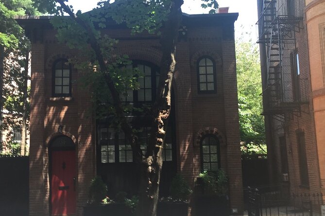 Private Dumbo & Brooklyn Heights Walking Tour - Crossing the Iconic Brooklyn Bridge