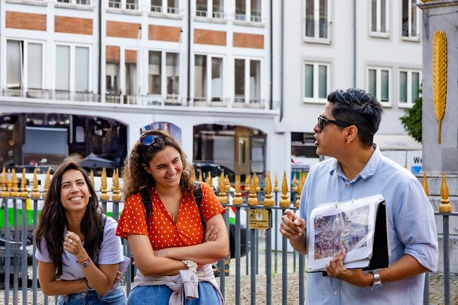 Private Düsseldorf Walking Tour History, Culture & Hidden Gems - Stepping Back in Time at the Old Castle