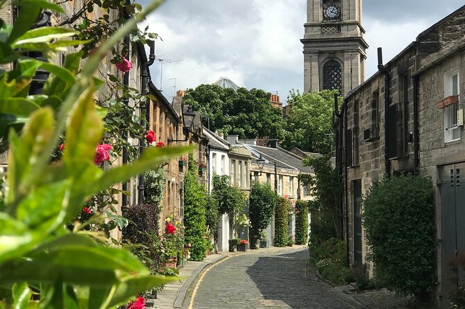Private Edinburgh City 4-Hour Tour in a Premier Classic LEVC TXE - The Iconic Edinburgh Castle and Nearby Sights
