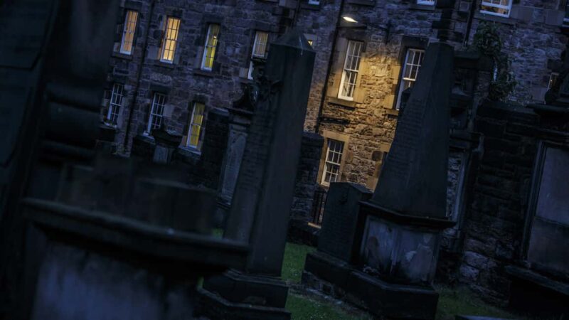 Private Edinburgh: Haunted Night Tour with Whisky Tasting - Key Points