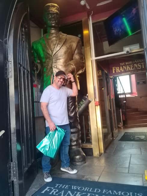 Private Edinburgh: Haunted Night Tour with Whisky Tasting - The Historic Edinburgh Castle and City Landmarks