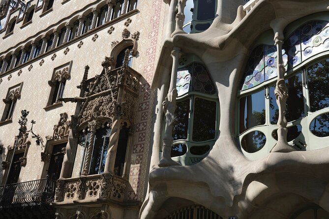 Private electric bike tour - Discovery of Barcelona - The Cultural and Historic Heart: Placa d’Espanya, Poble Espanyol, and Museu Nacional d’Art de Catalunya