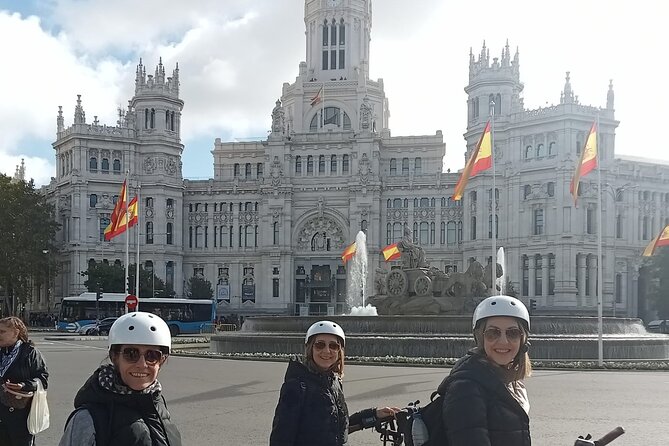 Private Electric Bike Tour through the City of Madrid - Relaxing in Retiro Park