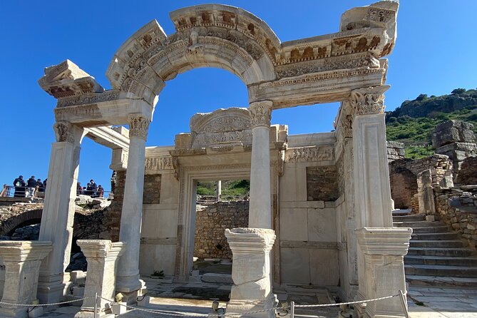 PRIVATE EPHESUS TOUR (fixed price up to 15 people) - Walking Through the Ephesus Terrace Houses