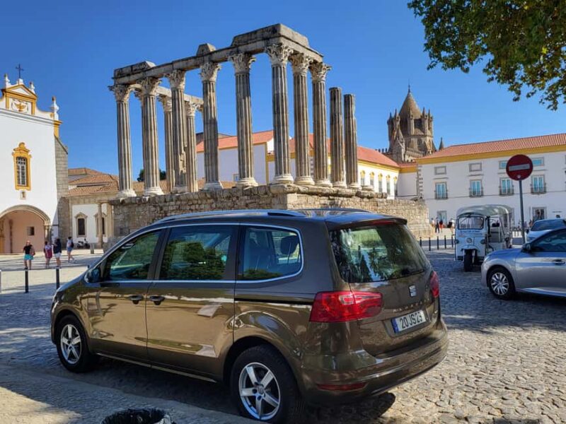 Private Évora Tour: Megaliths, Historic Center & Cork Region - Wander Through Praça do Giraldo and the Historic Center