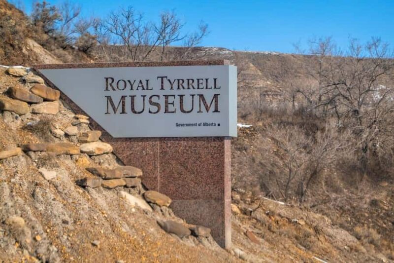 Private Exclusive Drumheller : Museum, Hoodoos & Dinosaurs - Visiting Horseshoe Canyon for Panoramic Views