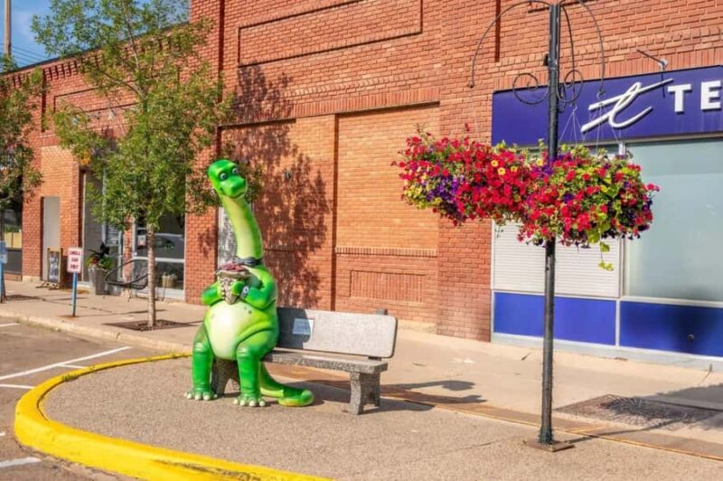 Private Exclusive Drumheller : Museum, Hoodoos & Dinosaurs - Visiting the Little Church of Drumheller for Photo Opportunities