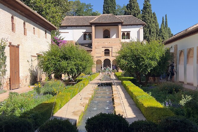 Private excursion to the Alhambra and Generalife - The Role of the Guide in Deepening Understanding