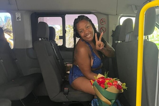 Private Express Shuttle from Accomodation to Cancun Airport - Seamless Coordination with Your Flight Details for a Precise Drop-off