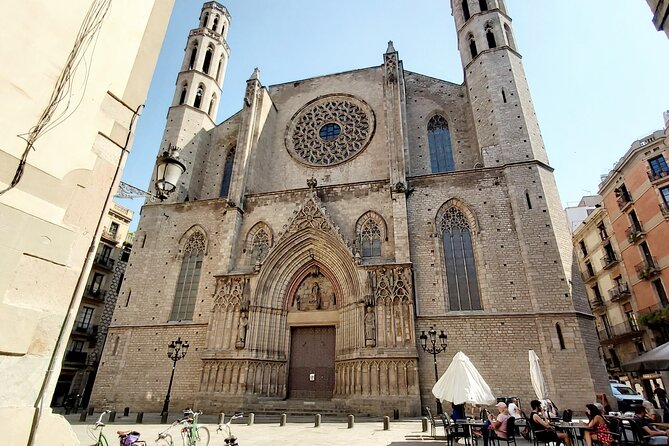 Private Family Bike Tour in Barcelona - Key Points