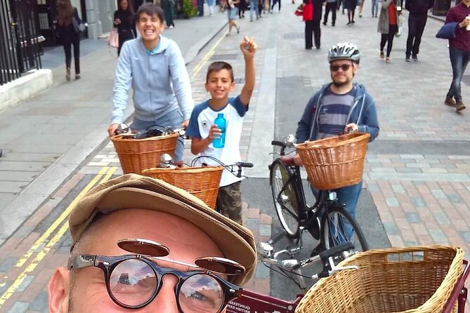 Private Family Bike Tour of London - Cycling through St. Jamess Park and Changing of the Guard