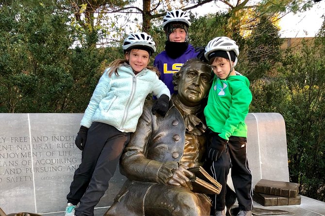Private Family-Friendly Bike Tour of DC - Honoring Veterans at the WWII Memorial and Other Key Sites