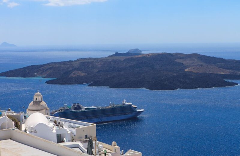 Private Famous Sights Tour with Local Guide in Santorini - Practical Details: Logistics and Comfort