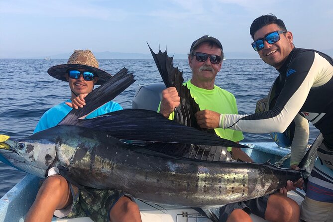 Private Fishing for Lunch Experience in Vallarta Bay - Suitable for Families and Fishing Enthusiasts