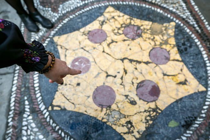 Private Florence Highlights Tour from Duomo to Old Bridge Signoria & Santa Croce - Discovering the Architectural Marvels at Palazzo Strozzi and Palazzo Davanzati