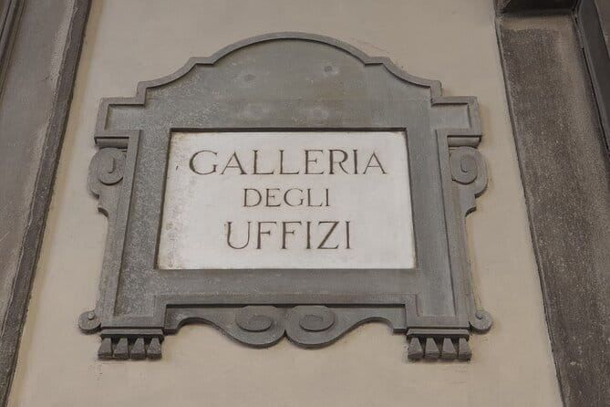 Private Florence Uffizi Gallery Tour with Skip-the-Line Entry & Leonardo's Works - The Uffizi Gallery: An Architectural Gem Built in 1560
