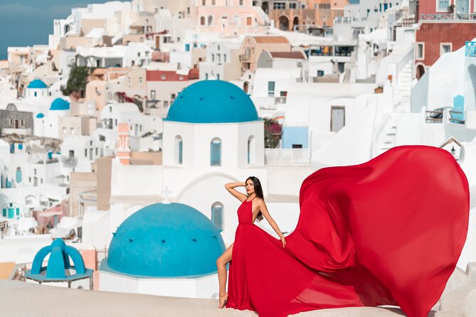 Private Flying Dress Photoshoot in Santorini - Additional Dresses and Family Participation Options
