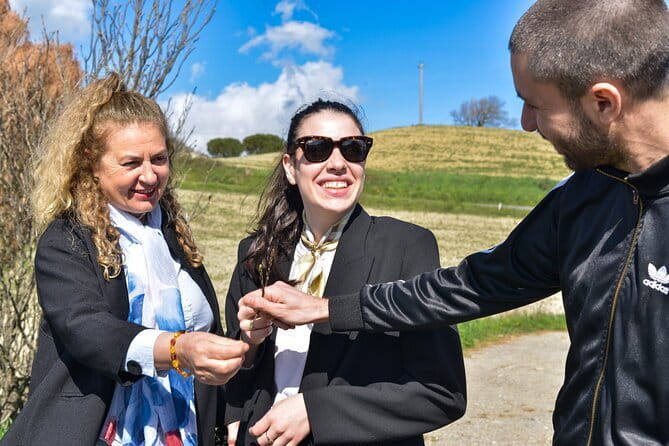 Private Food and Walking Tour in San Gimignano and Volterra - Shopping and Cultural Stops within the Towns