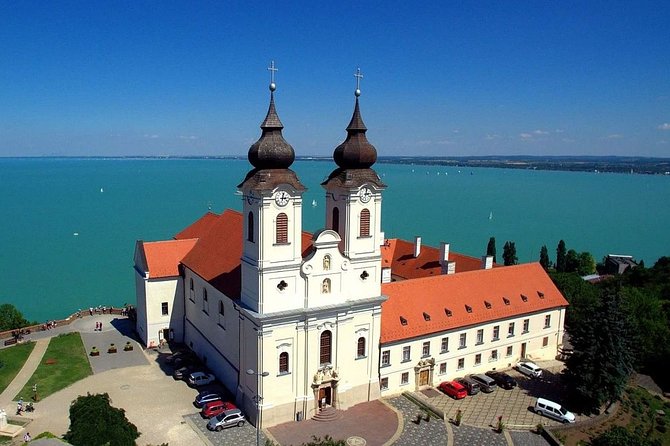 Private Full Day Lake Balaton tour with lunch & wine tasting,and with ferry ride - Szantod and Return to Budapest