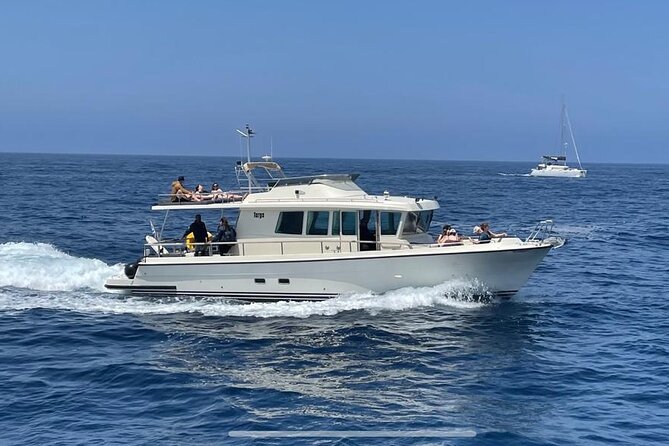 Private Full-Day Motor Yacht Cruise with Meal, Open Bar+Transfers - Exploring the Iconic Red and White Beaches