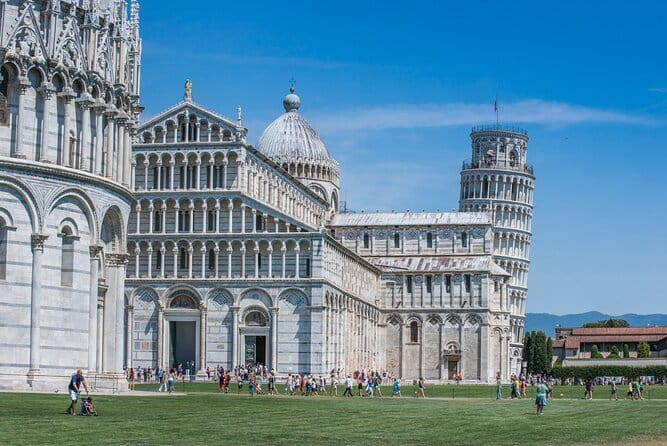 PRIVATE Full-Day Tour around Pisa and Lucca from Florence - Visiting Pisa’s Piazza dei Miracoli and the Leaning Tower
