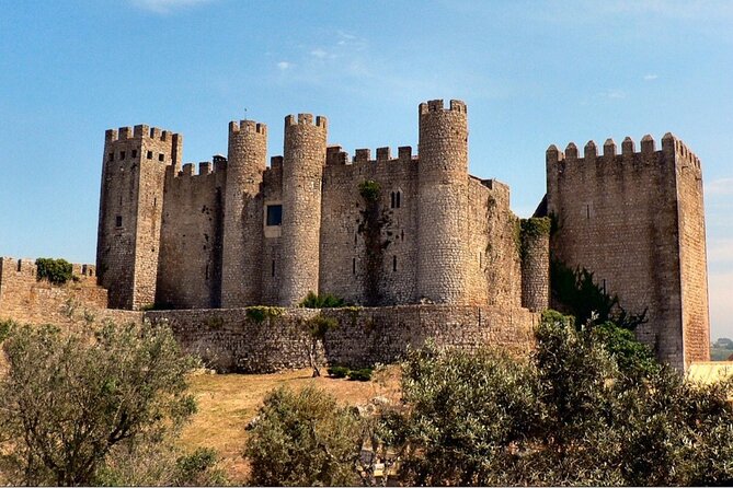 Private Full Day Tour of Óbidos, Nazaré and Batalha - Lunch and Leisure in Nazaré