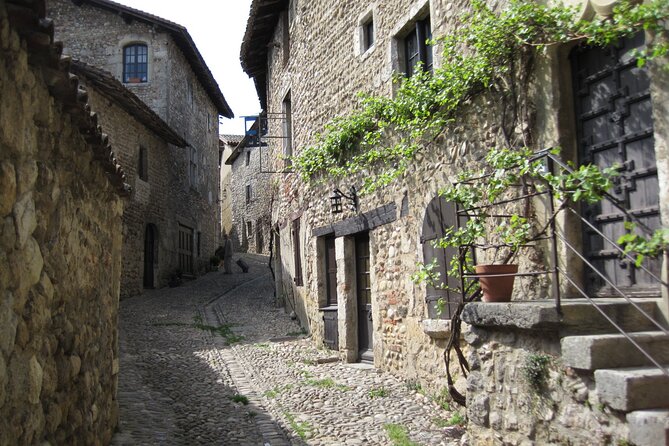 Private Full Day Tour of Perouges and Annecy from Lyon with Hotel pick-up - The Experience of a Guided Tour in Annecy