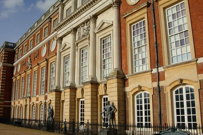 Private Full Day tour of Windsor castle and Hampton court palace from London - Guide and Commentary: Varied Experiences
