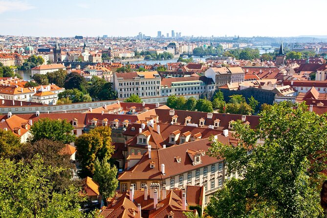 Private Full Day Tour to Prague from Vienna with a Local Guide - The Role of the Local Guide in Enhancing Your Experience