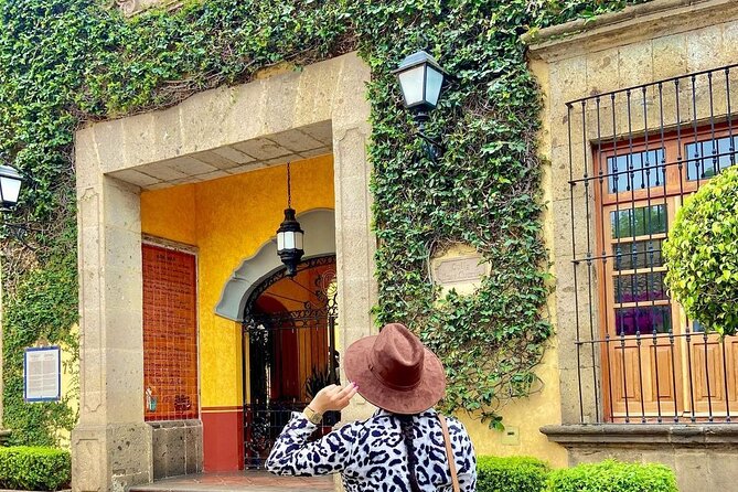 Private Full-Day Tour to Tequila Visiting Tequilera José Cuervo - Free Time in the Pueblo Mágico of Tequila