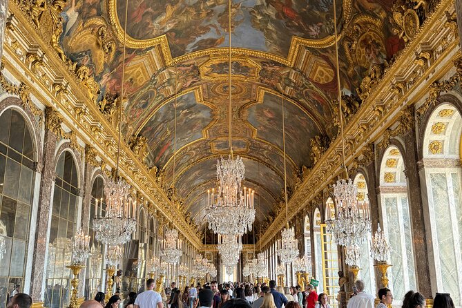 Private Full Day Tour to Versailles and Giverny from Paris with Hotel Pick Up - The Experience of the Guides and Overall Atmosphere