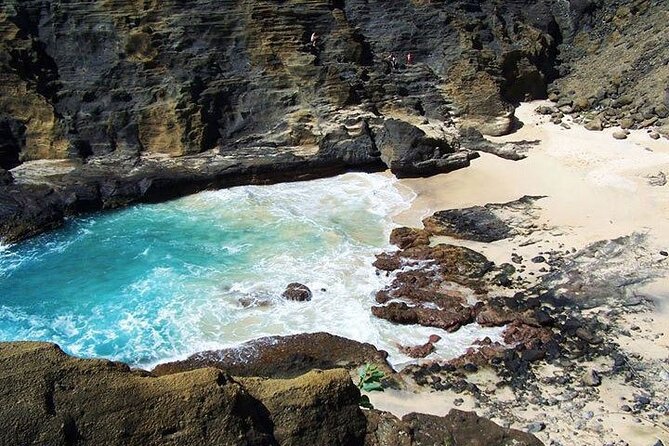 Private Full Day Town and Country Tour of Oahu - Nuuanu Pali for a Panoramic Cliffside View