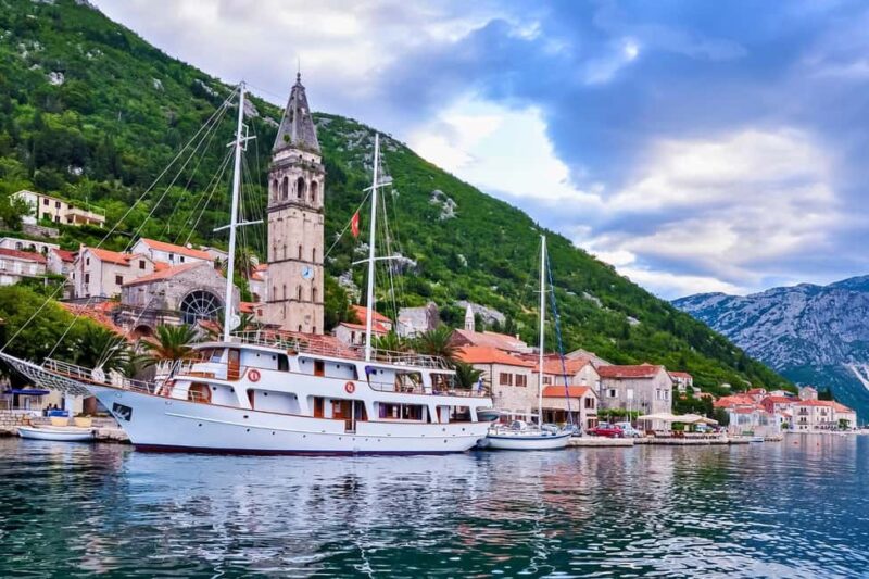 Private Full Day Trip Montenegro from Dubrovnik - Exploring Perast: A Picturesque Coastal Town
