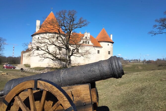 Private Full-Day Trip to Hill of Crosses, Rundale Palace & Bauska - Exploring Bauska Castle and Its Legends
