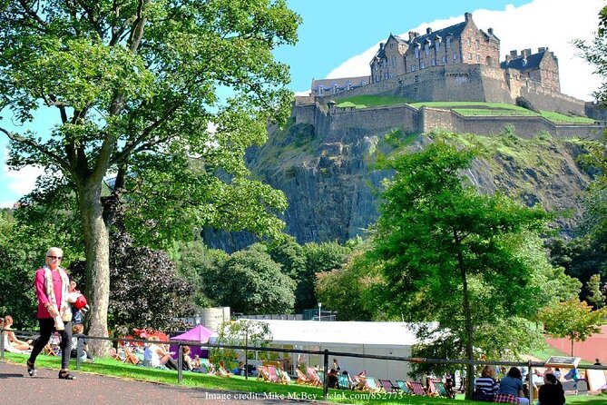 Private Full-Day Walking Tour in Edinburgh with Edinburgh Castle - Visit Picturesque Prince’s Street Gardens
