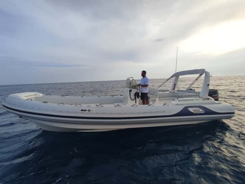 Private, fully customizable cruise in Santorini's caldera - Enjoy Snacks, Drinks, and Refreshments Onboard