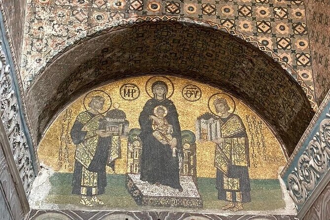 PRIVATE Fully Guided Tour with TRAM, the fastest transportation - The Magnificent Topkapi Palace’s History and Its Exclusion