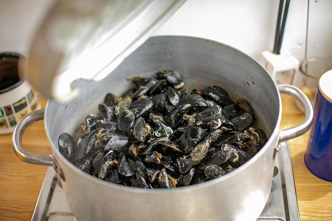 Private Gastro gourmet tour by Dot@ boat - The Boat Crew’s Role in Personalizing the Experience