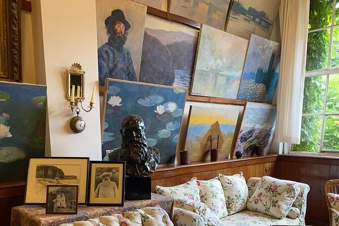 Private Giverny Roundtrip and Entrance Ticket from Paris - The Role of the Guide and Private Nature of the Tour