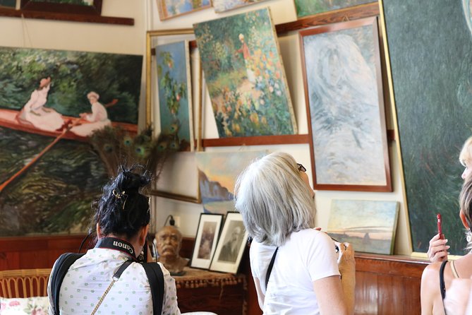 Private Giverny & Versailles Day Trip with Lunch & Hotel Transfers from Paris - Discover Giverny and Monet’s Artful Gardens