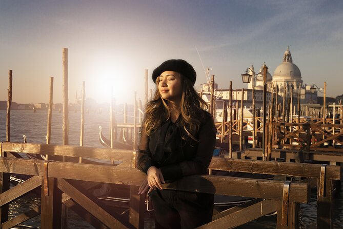 Private Gondola and photoshoot in Secret Venice - Meeting at Ponte dellAccademia for a Scenic Start