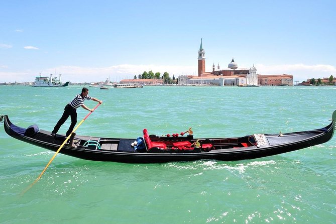 Private Gondola Tour - The Role of Guides and Music