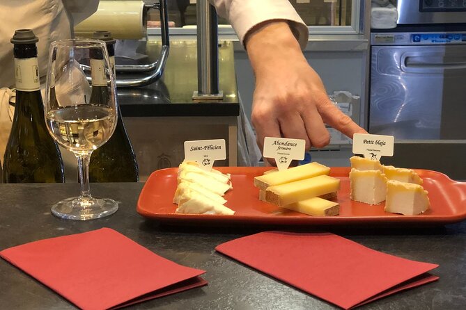 Private Gourmet walking tour of Lyon and Les Halles Paul Bocuse - Logistics: Pickup, Private Guide, and Group Size