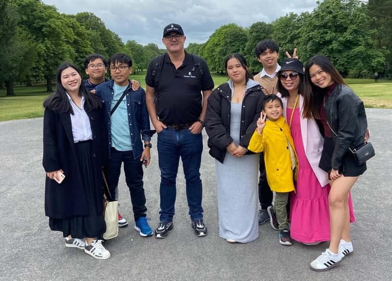 Private Guide (Walking Tour of Windsor & Eton) - The Iconic Long Walk and Riverside Views