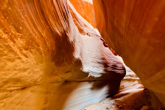 Private Guided Hike through Peekaboo Slot Canyon - Discover the Hidden Gem of Peekaboo Slot Canyon